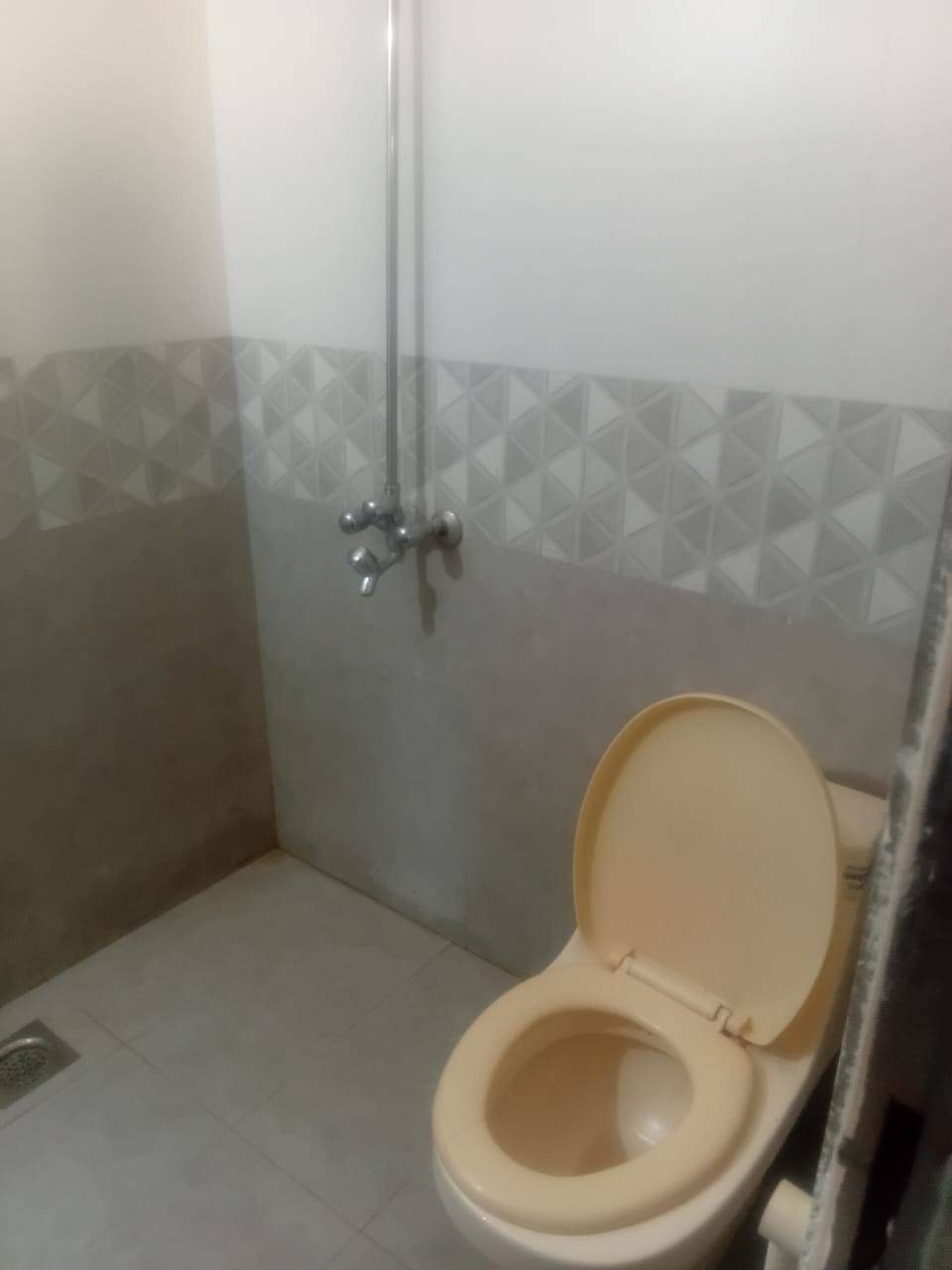 Three Seater Room at Saima Girls Hostel — photo 4