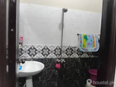 Saima Girls Hostel Girls Hostel in Johar Town, Lahore with Mess, WiFi - Photo 13