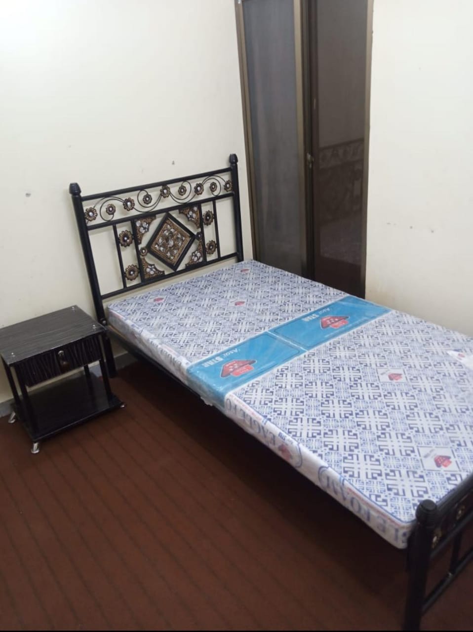 Independent 1-Seater Room at Khamyab Boys Hostel — 1 Seater, Boys hostel with AC, Bath, Geyser, Furnished, Cooler, Lahore, Pakistan