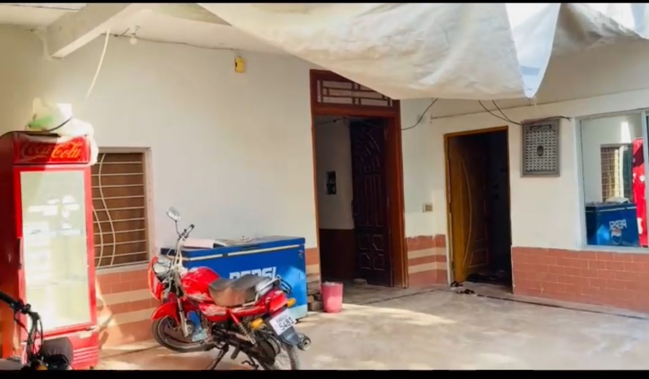3 Seater Room at MUNAWAR BOYS HOSTEL — 3 Seater, Boys hostel with AC, Geyser, Furnished, Beds/Mattresses, Cupboards, Bahawalpur, Pakistan