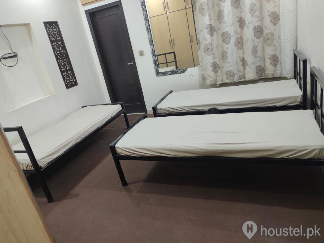 The Best Girls Hostel Girls Hostel in PIA Main Boulevard, Lahore with Mess, WiFi - Photo 7