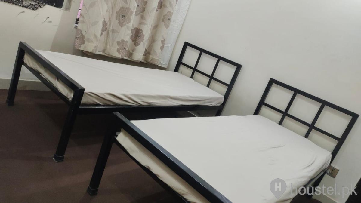 The Best Girls Hostel Girls Hostel in PIA Main Boulevard, Lahore with Mess, WiFi - Photo 4