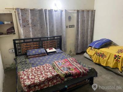 Naqvi's Boys Hostel Boys Hostel in Karachi with WiFi from PKR 8,000