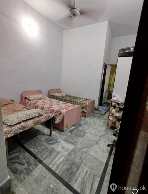 Ideal Girls Hostel Girls Hostel in Jinnah Colony, Faisalabad with Mess, WiFi - Photo 8