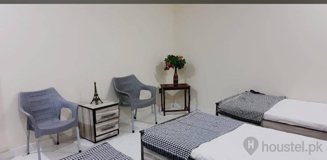 ABIHA'S GIRLS HOSTEL – Branch 1 Girls Hostel in Defence View Society, Karachi with Mess, WiFi - Photo 3