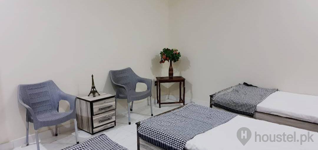 ABIHA'S GIRLS HOSTEL – Branch 1 Girls Hostel in Defence View Society, Karachi with Mess, WiFi - Photo 9