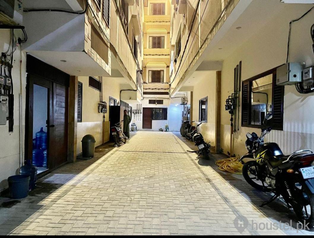 ABIHA’S GIRLS HOSTEL – BRANCH 3 Girls Hostel in Defence View Society, Karachi with Mess, WiFi - Photo 8