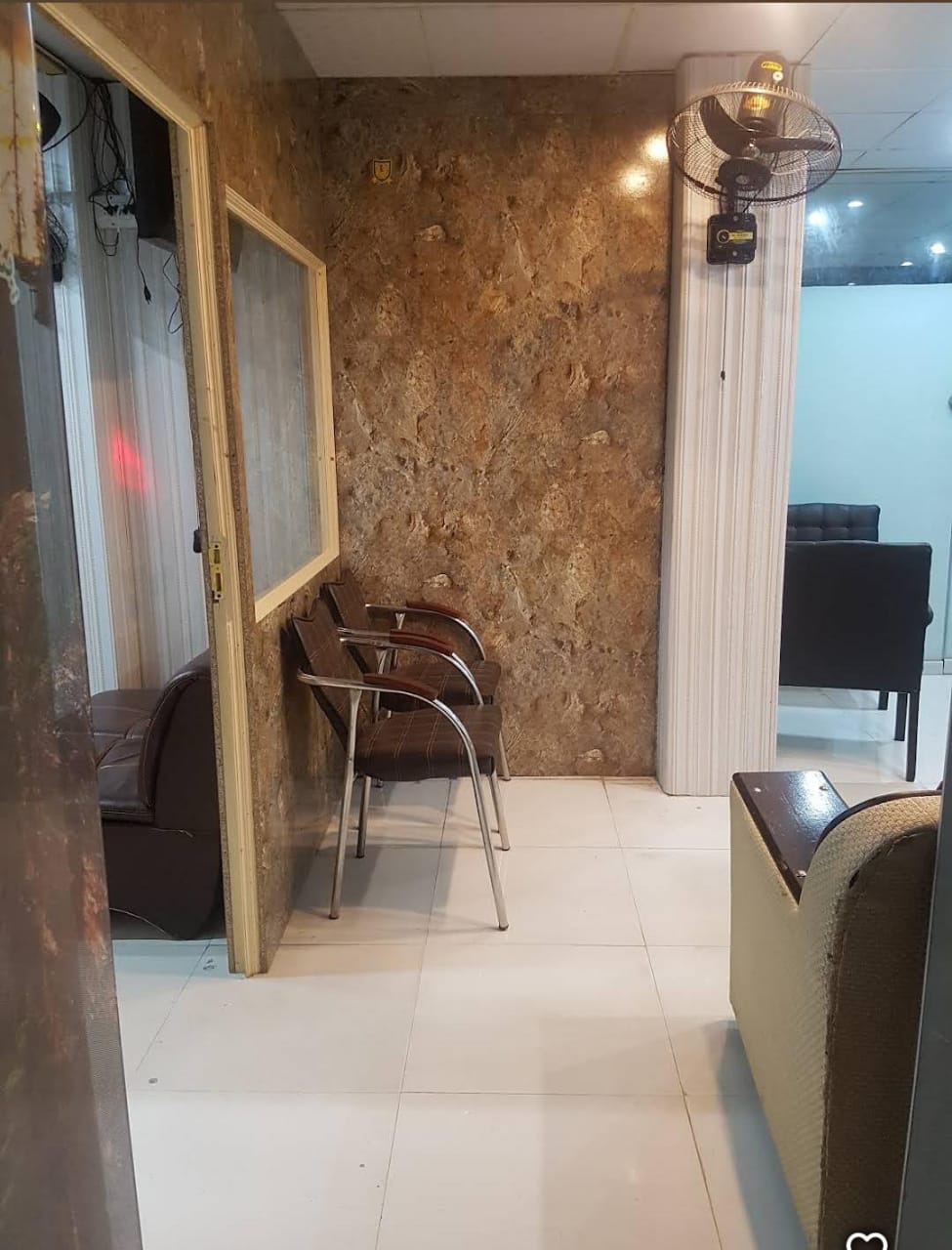 Two Seater Room at Red Rose Girls Hostel — photo 2