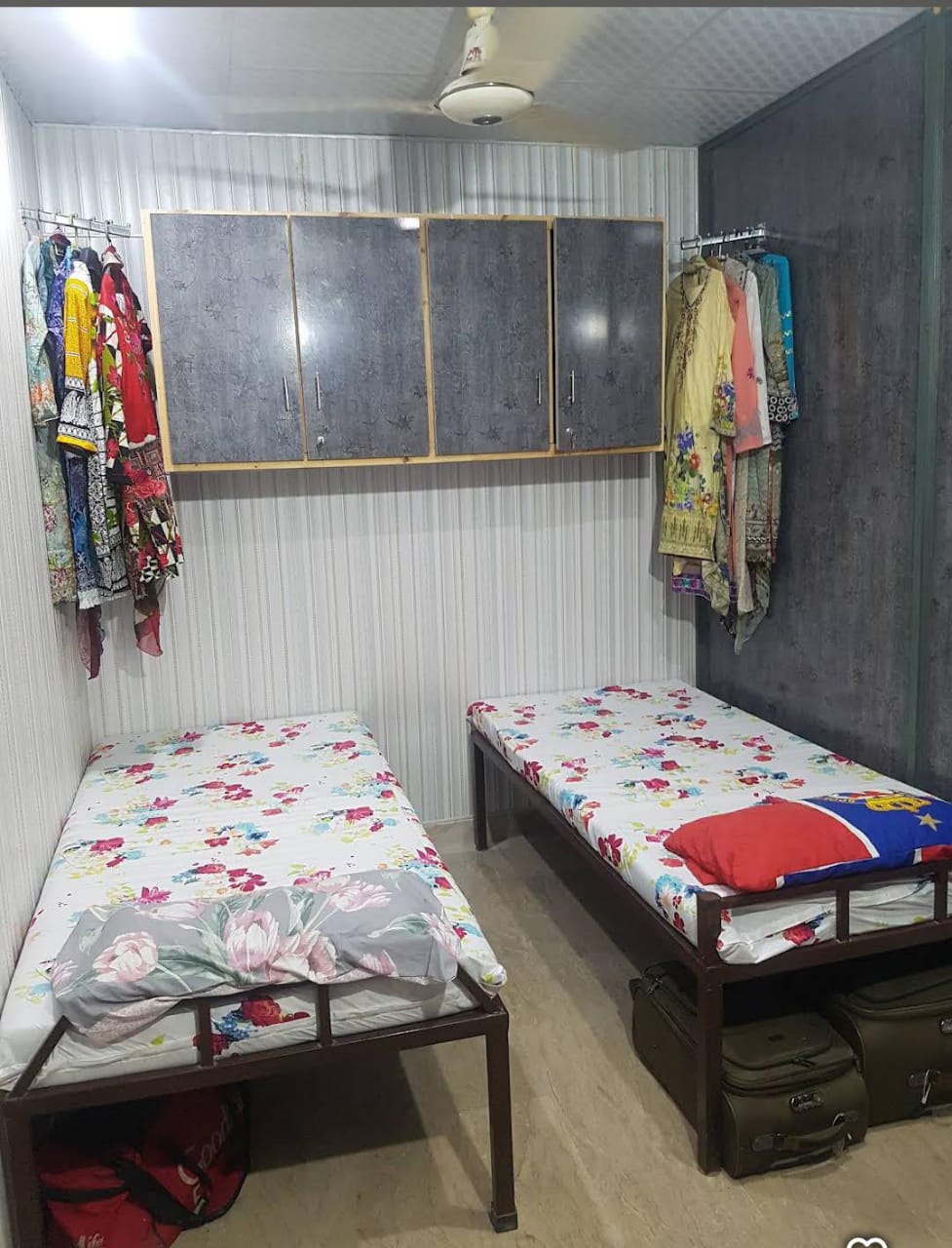 Two Seater Room at Red Rose Girls Hostel — photo 3
