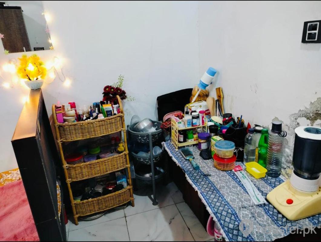 Queen's Palace Girls Hostel Girls Hostel in Qartaba Chowk, Lahore with WiFi - Photo 6