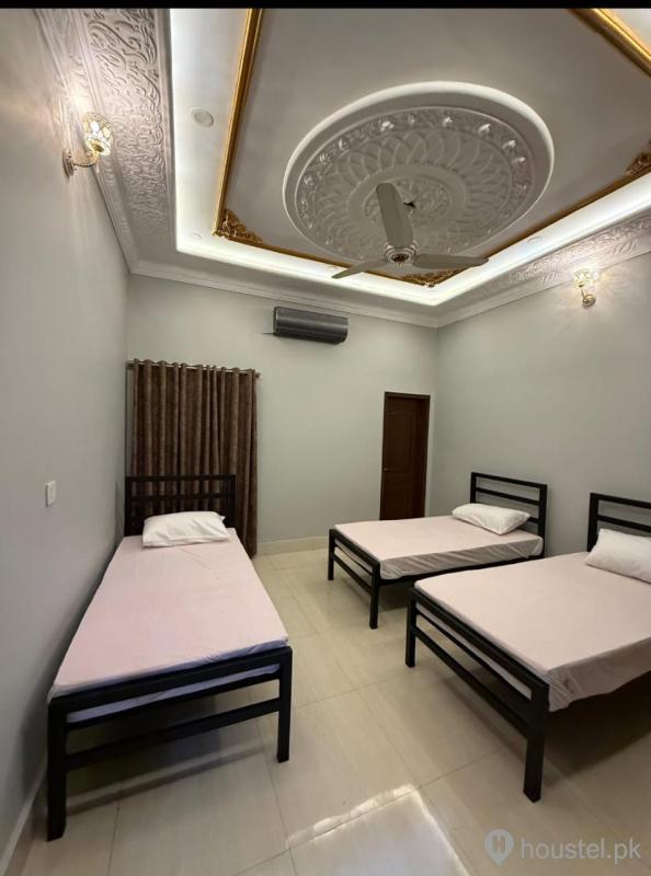 Queen's haven Hostel Girls Hostel in Audit & Accounts Housing Society, Lahore with Mess, WiFi - Photo 11