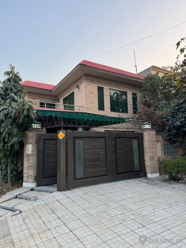 Eden Elite Girls Hostel Girls Hostel in Lahore with Mess, WiFi from PKR 10,000