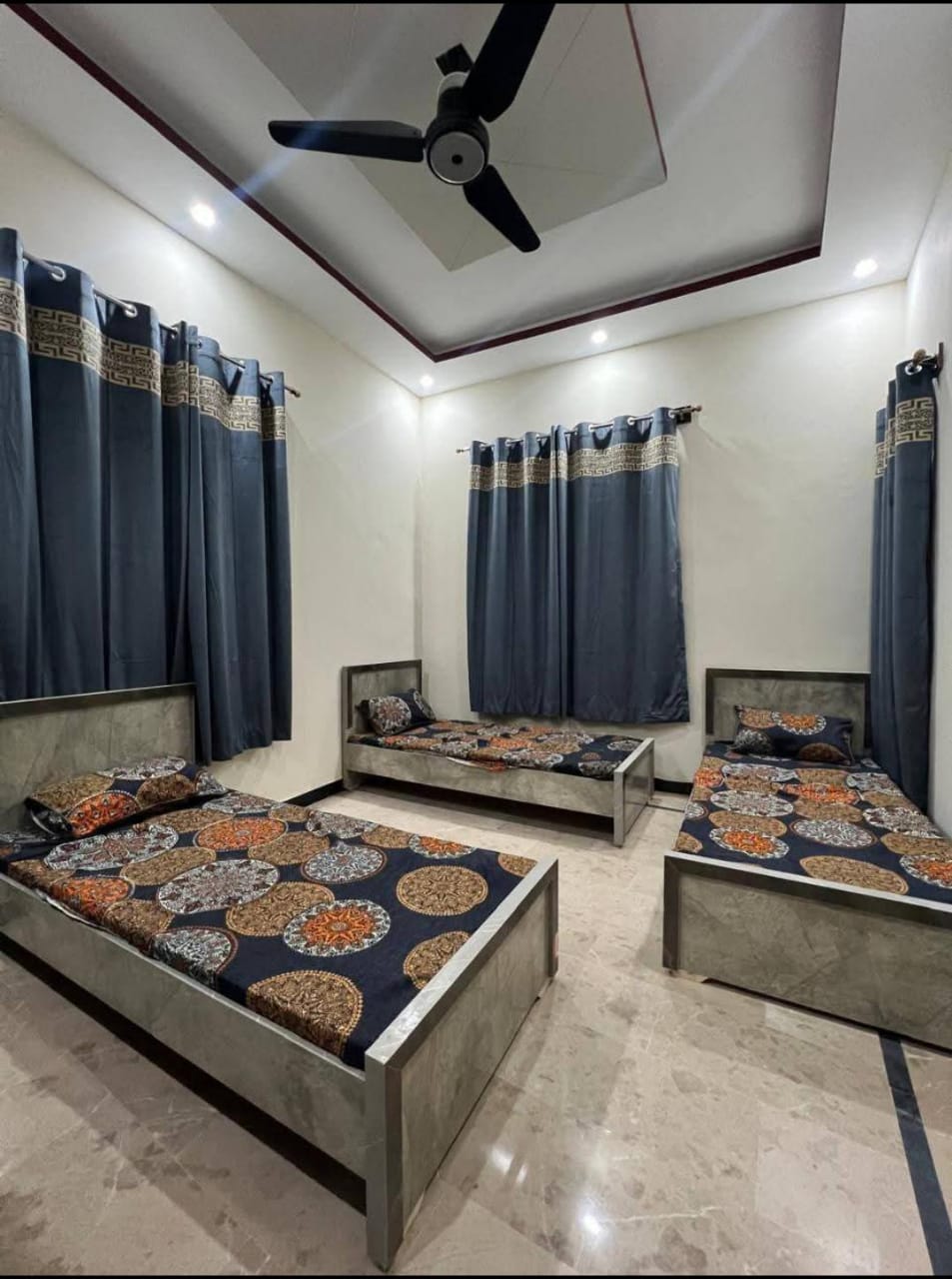 3 Seater Room at Zawar Boys Hostels — 3 Seater, Boys hostel with AC, Furnished, Beds/Mattresses, Karachi, Pakistan
