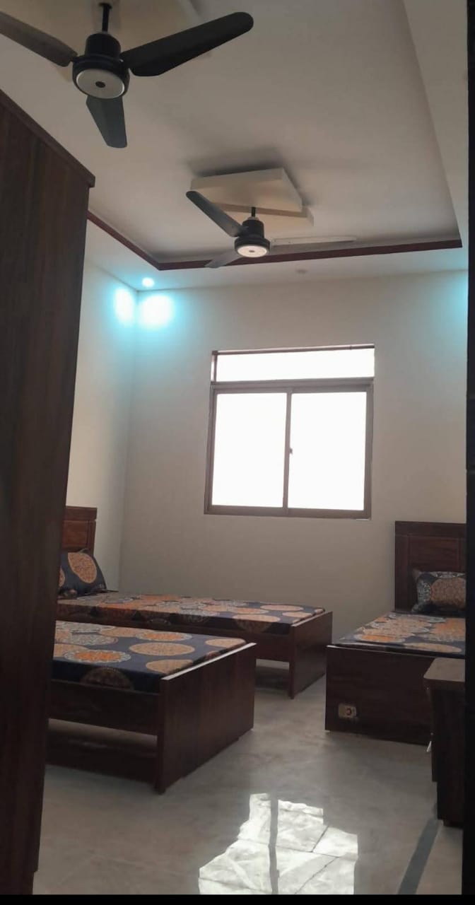 Three Seater Room at Zawar Boys Hostels — photo 3