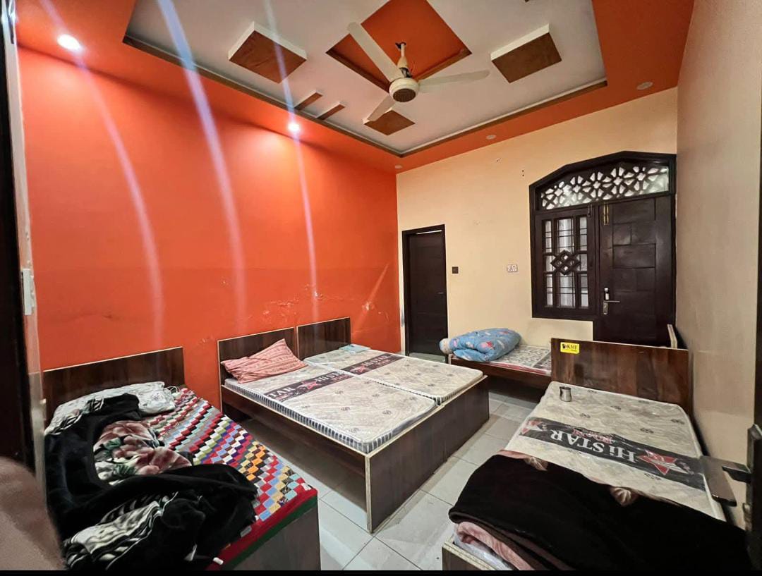 Four Seater Room at Moomal Girls Hostel — photo 3