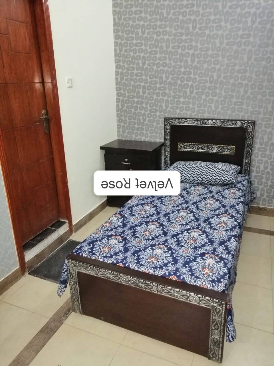 One Seater Room at 𝐓𝐇𝐄 𝐕𝐄𝐋𝐕𝐄𝐓 𝐑𝐎𝐒𝐄 𝐆𝐈𝐑𝐋𝐒 𝐇𝐎𝐒𝐓𝐄𝐋 — photo 2