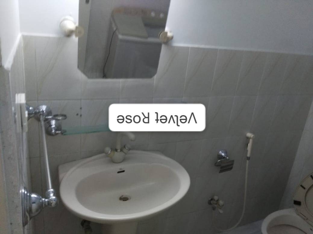 Three Seater Room at 𝐓𝐇𝐄 𝐕𝐄𝐋𝐕𝐄𝐓 𝐑𝐎𝐒𝐄 𝐆𝐈𝐑𝐋𝐒 𝐇𝐎𝐒𝐓𝐄𝐋 — photo 2