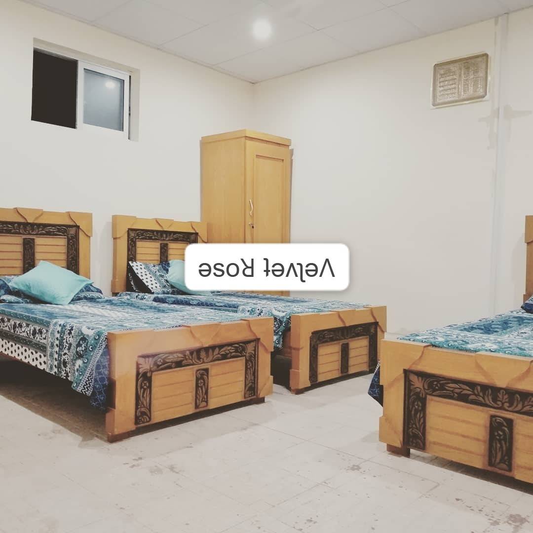 Three Seater Room at 𝐓𝐇𝐄 𝐕𝐄𝐋𝐕𝐄𝐓 𝐑𝐎𝐒𝐄 𝐆𝐈𝐑𝐋𝐒 𝐇𝐎𝐒𝐓𝐄𝐋 — photo 4