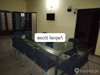 𝐓𝐇𝐄 𝐕𝐄𝐋𝐕𝐄𝐓 𝐑𝐎𝐒𝐄 𝐆𝐈𝐑𝐋𝐒 𝐇𝐎𝐒𝐓𝐄𝐋 Girls Hostel in F-8 Markaz, Islamabad with Mess, WiFi - Photo 5