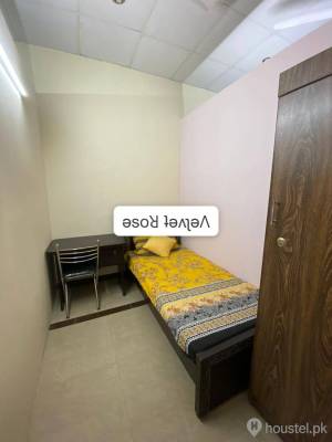 𝐓𝐇𝐄 𝐕𝐄𝐋𝐕𝐄𝐓 𝐑𝐎𝐒𝐄 𝐆𝐈𝐑𝐋𝐒 𝐇𝐎𝐒𝐓𝐄𝐋 Girls Hostel in F-8 Markaz, Islamabad with Mess, WiFi - Photo 11